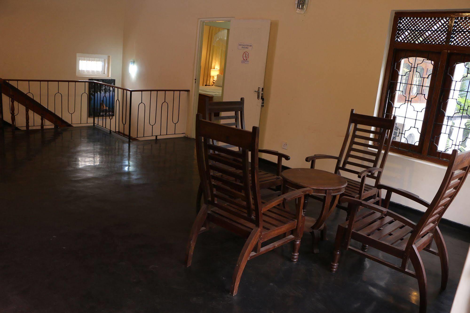 French Garden Tourist Rest Hotel Anuradhapura Ngoại thất bức ảnh
